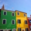 Burano je otok najpoznatiji po svojim šarenim kućama i izradi čipke