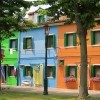 Burano je otok najpoznatiji po svojim šarenim kućama i izradi čipke