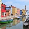 Burano je otok najpoznatiji po svojim šarenim kućama i izradi čipke