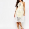 Missguided Grid Lace Prom Dress with Contrast Lining €49.29