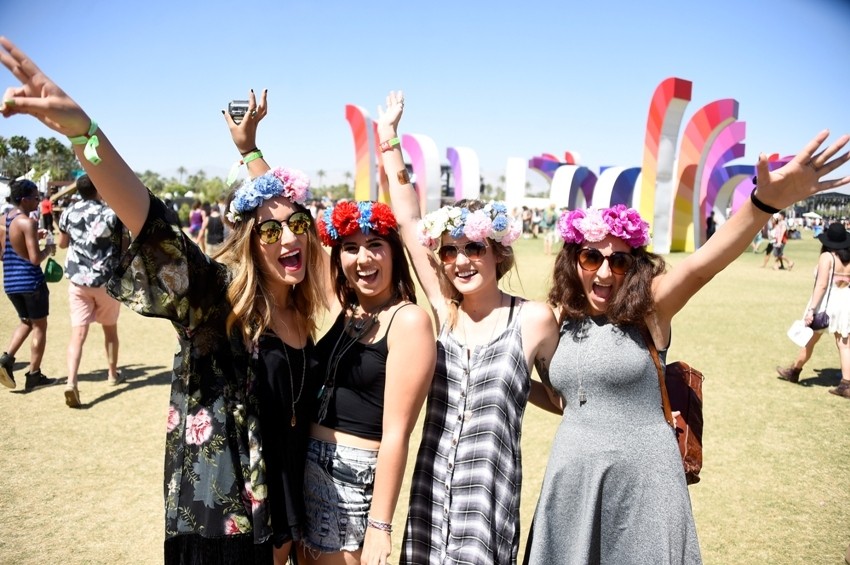 Cvijeće u kosi Coachella style