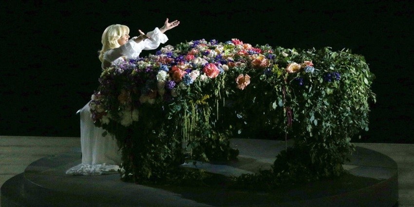 Lady Gaga izvela predivnu verziju hita Johna Lennona &quot;Imagine&quot;