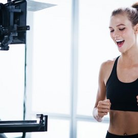 Karlie Kloss u reklami za Huawei