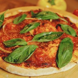 Donosimo vam recept za hit bezglutenske proteinske pizze od paradajza