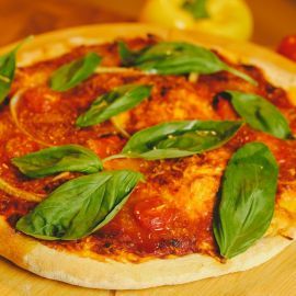 Donosimo vam recept za hit bezglutenske proteinske pizze od paradajza