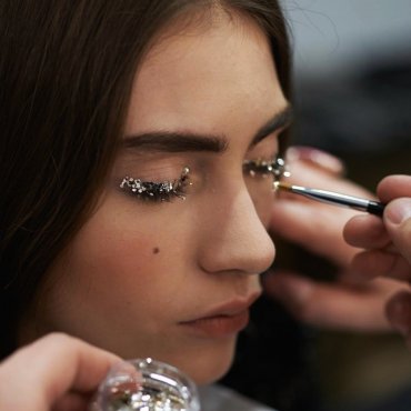 5 trikova za savršen šljokasti make up