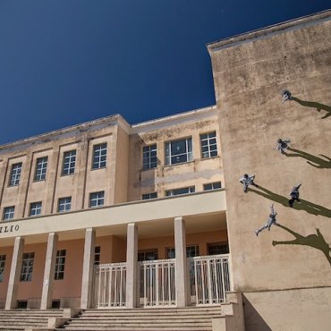 Otkačeni street art na školi u Italiji