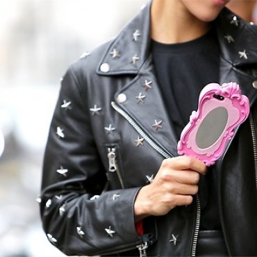 Ludi smo za Moschino "selfie" maskom za mobitel