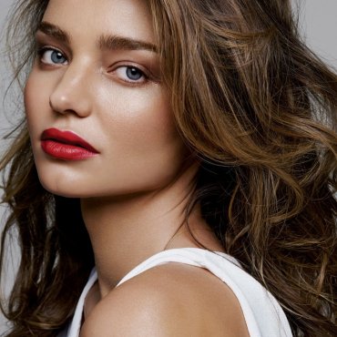 Miranda Kerr nam je pokazala kako isfurati sve statement ruževe sezone
