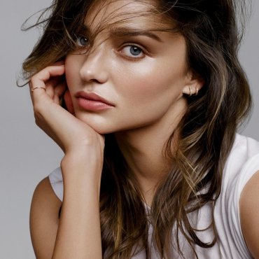 Miranda Kerr nam je pokazala kako isfurati sve statement ruževe sezone