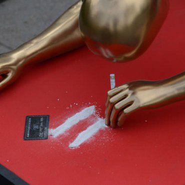 Umjetnik Plastic Jesus prikazao pravi Hollywoodski party - Oscar s kokainom