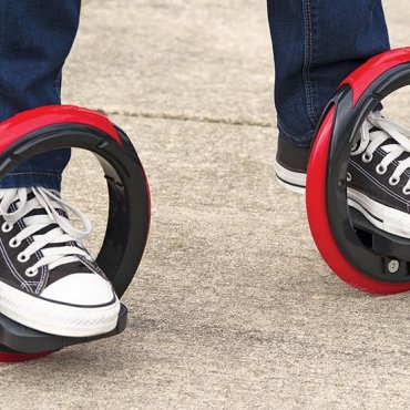 Sidewinding Circular Skates