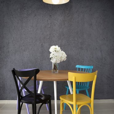 Minimalizam, duhovitost i jarke boje - savršen mali stan