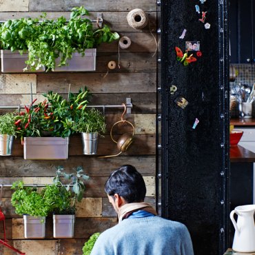 IKEA šipka i spremnik - 150 kn