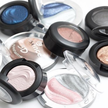 MAC In Extra Dimension vs. essence 3D sjenila za oči