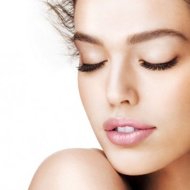 5 makeup trikova koji će izbrisati godine s vašeg lica