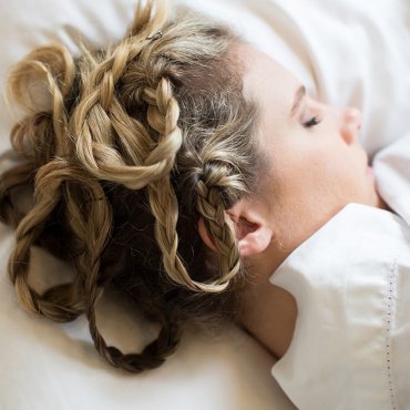 Kako stvoriti savršene valove u kosi (i to u snu)?