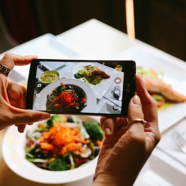 9 stvari koje obožavatelji hrane nikad ne rade u restoranu