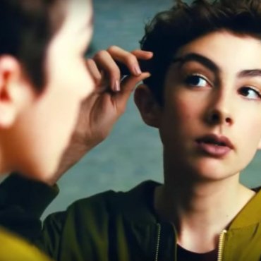 YouTube/RimmelLondon