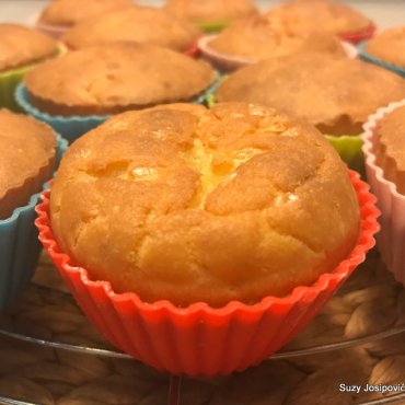 Najbolji muffini s kukuruznim i pirovim brašnom i sirom by Suzy Josipović Redžepagić, Mama zna