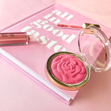 Milani rumenilo u obliku ruže