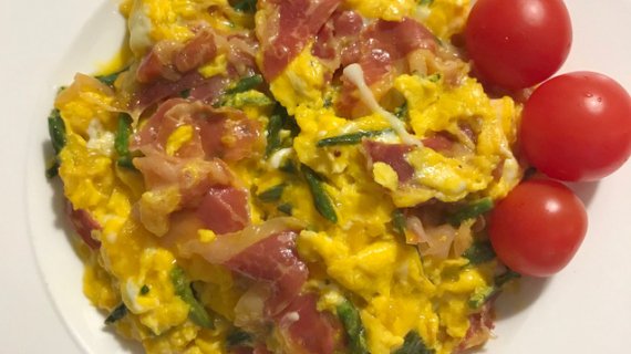 Fritaja sa šparogama i pršutom