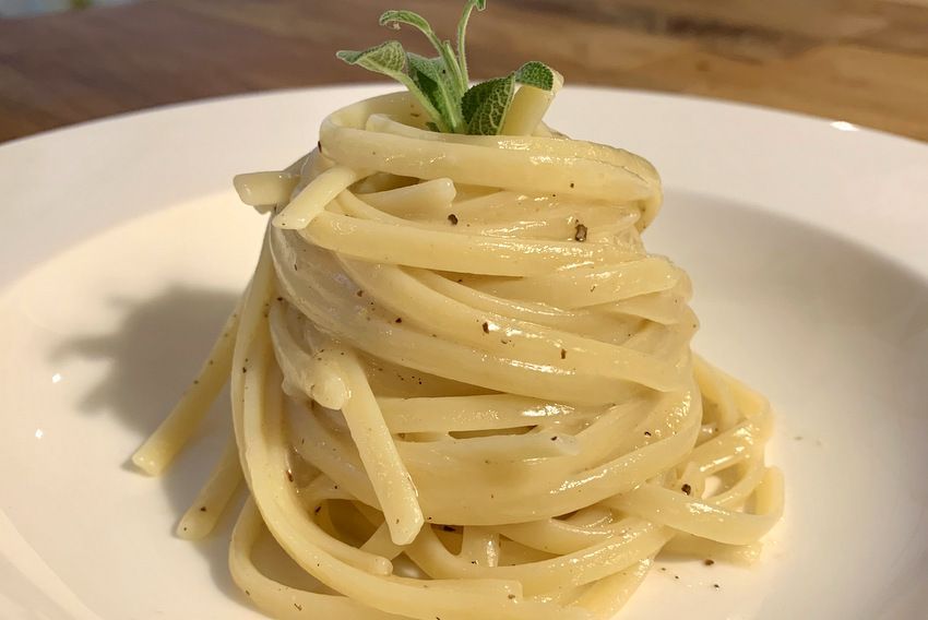Špageti (spaghetti) cacio e pepe by Suzy Josipović, Mama zna